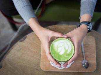 お茶は時間帯やタイミングで飲む種類を選ぶと効果的！それぞれ飲みたい緑茶を紹介！